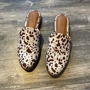 Universal Threads animal print mules. Size 7 1/2.